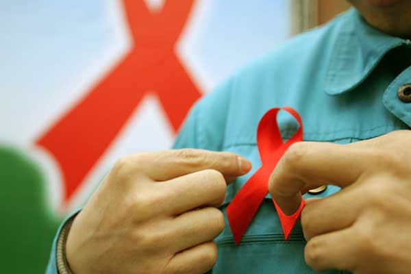 هل هناك أمل في علاج الإيدز ؟ اكتشف العلاج الجديد للسيدا و تجارب الشفاء